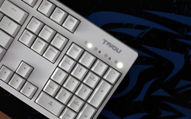 外设也要有“钛度”，召唤师白色茶轴机械键盘评测