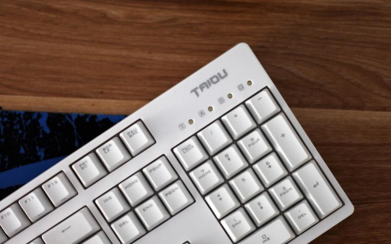 外设也要有“钛度”，召唤师白色茶轴机械键盘评测