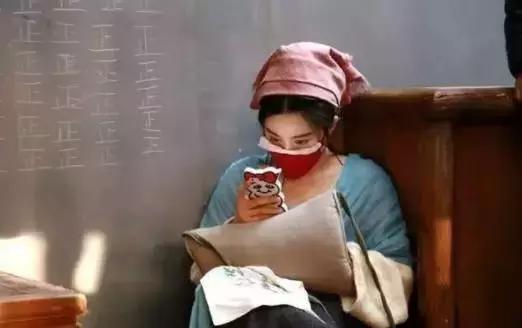 杨幂同款透明大蝴蝶手机壳好用吗,杨幂旅游攻略收纳旅行箱