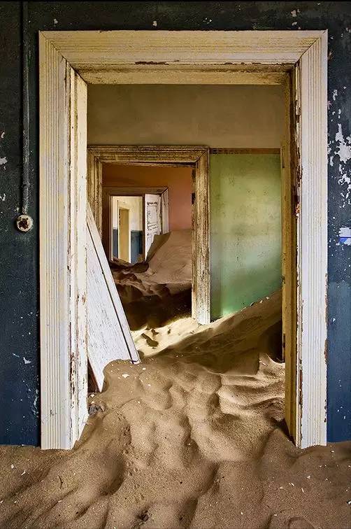 纳米比亚暗夜保护区,世界尽头与冷酷仙境是谁写的