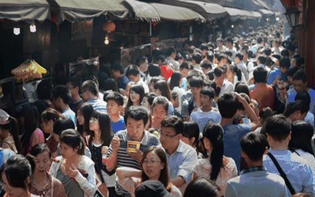 国庆要去浪？周冬雨刘亦菲等女星开包，10件单品斗赢票圈不会输