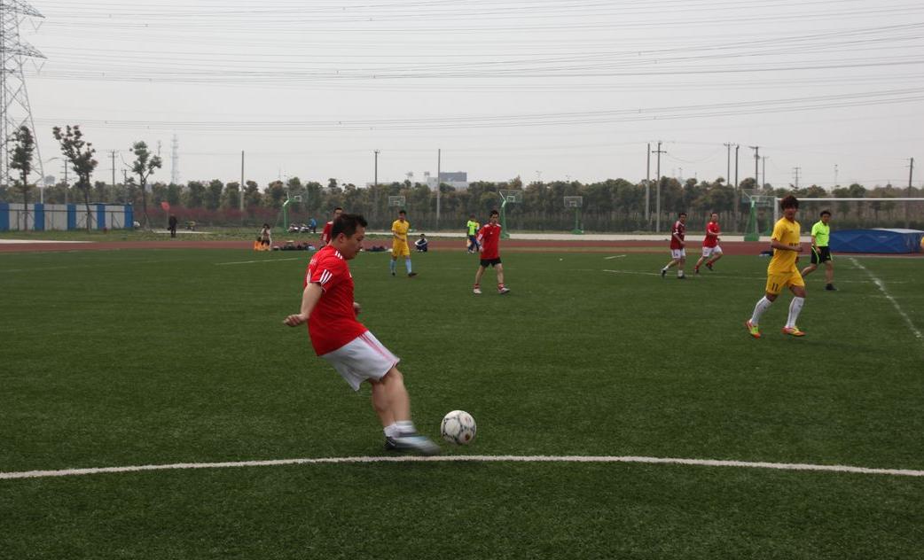 足球装b,足球装球