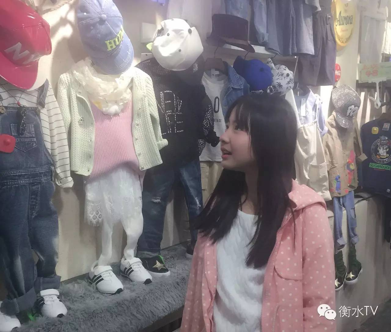 衡水10岁顾客酷似Angelababy，3·15惊现一韩国童装店，店长惊呼不要太像打折送衣～