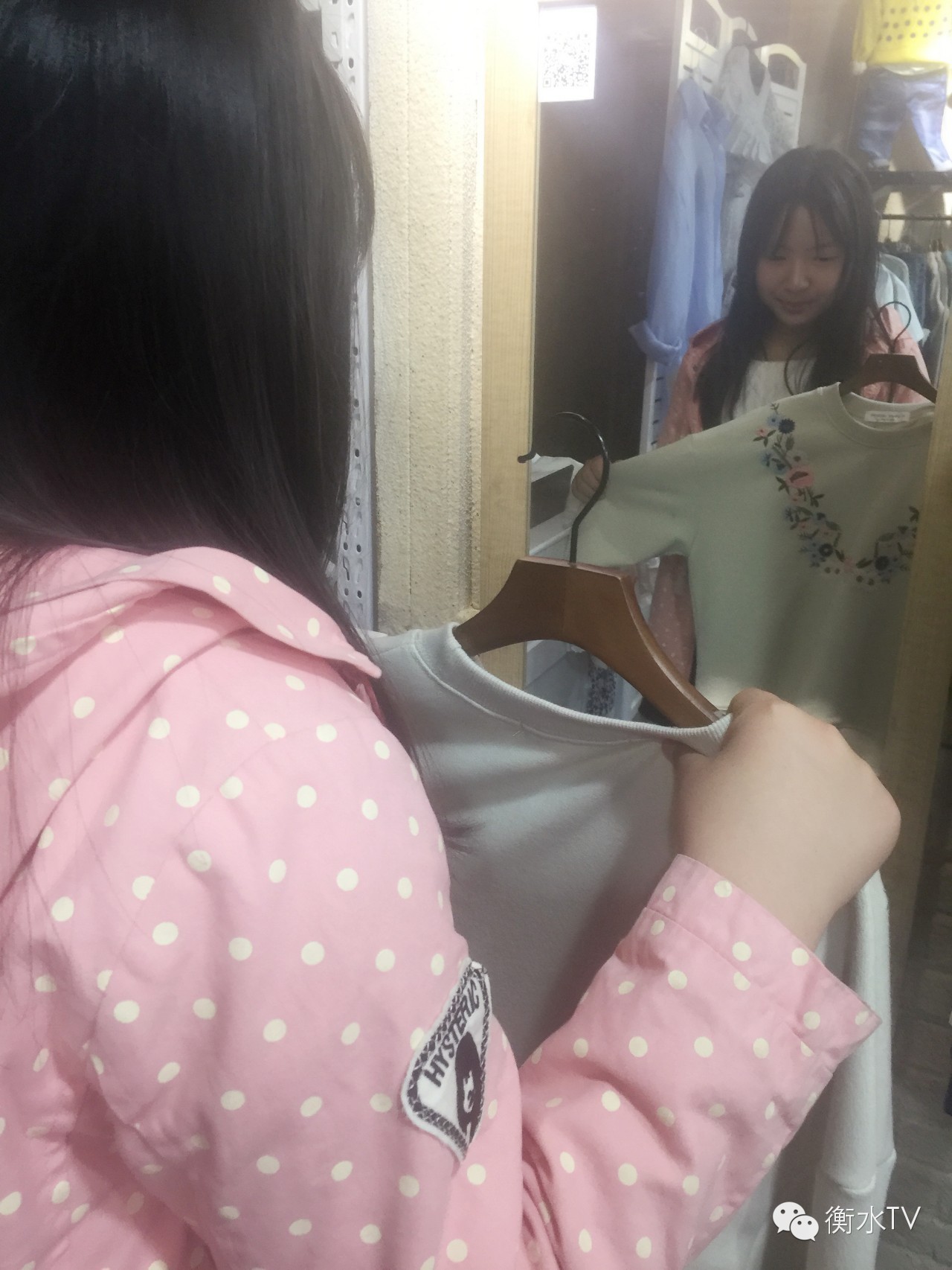 衡水10岁顾客酷似Angelababy，3·15惊现一韩国童装店，店长惊呼不要太像打折送衣～