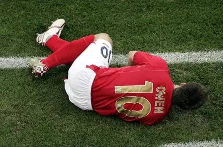 足球那些让你意难平的瞬间,足球中令人伤心的瞬间