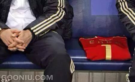 足球那些让你意难平的瞬间,足球中令人伤心的瞬间