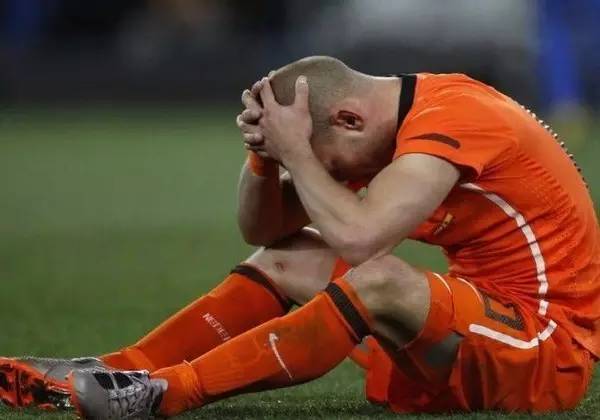 足球那些让你意难平的瞬间,足球中令人伤心的瞬间