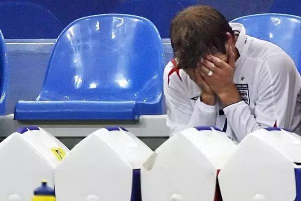 足球那些让你意难平的瞬间,足球中令人伤心的瞬间