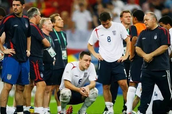 足球那些让你意难平的瞬间,足球中令人伤心的瞬间