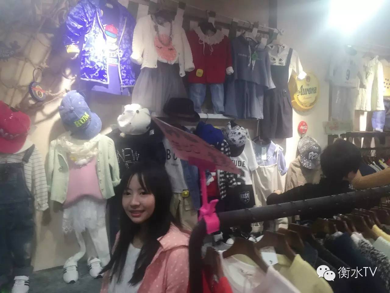衡水10岁顾客酷似Angelababy，3·15惊现一韩国童装店，店长惊呼不要太像打折送衣～