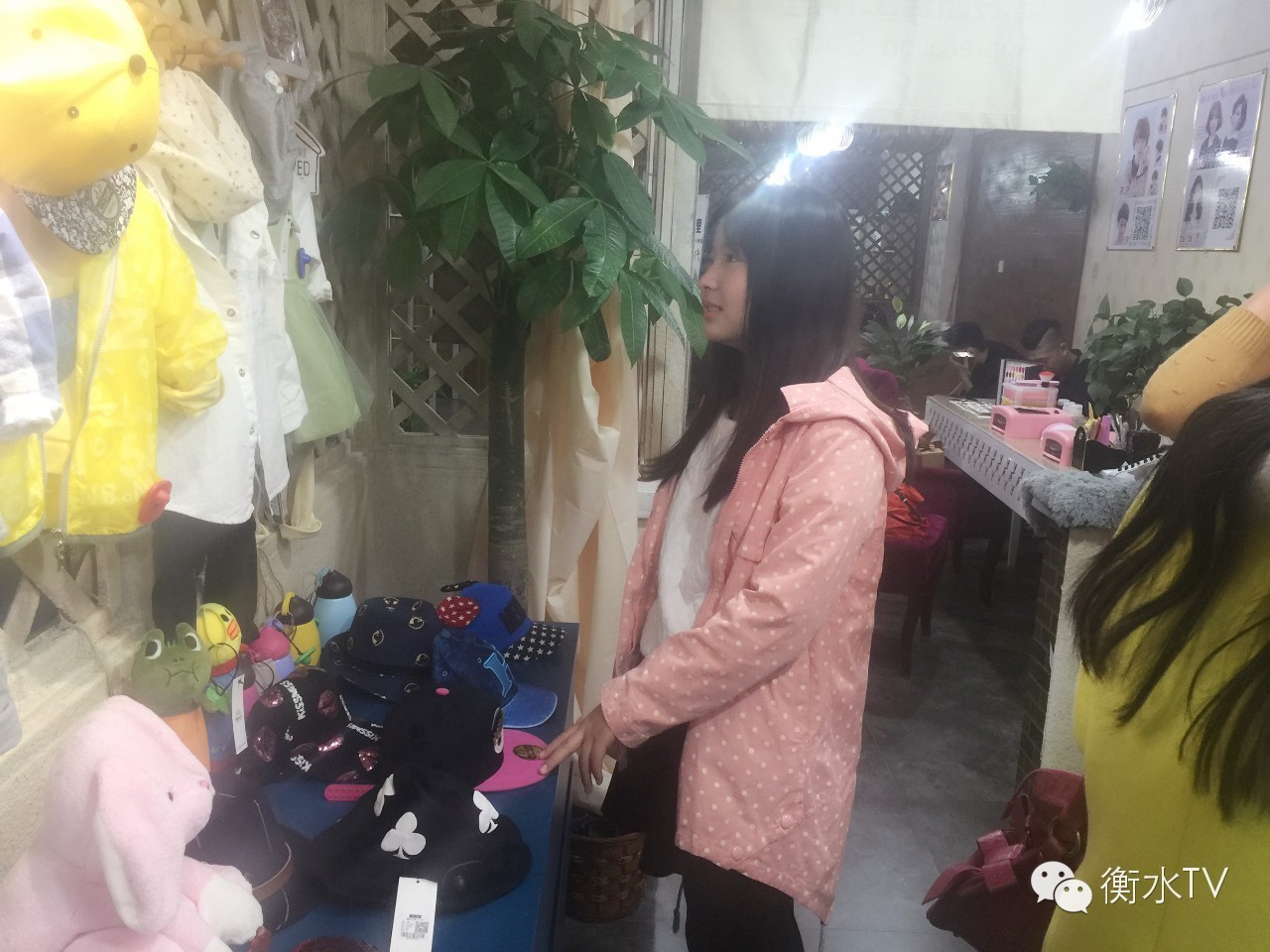 衡水10岁顾客酷似Angelababy，3·15惊现一韩国童装店，店长惊呼不要太像打折送衣～