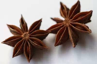 孩子吃重口味脸上斑会很明显,小孩吃什么容易脸上出现小黑点点