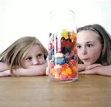 宝宝爱吃糖以为只是坏牙齿，这些危害你永远也想不到！