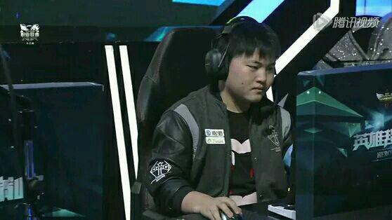 lol职业选手鼠标,lol职业选手操作键盘鼠标视频