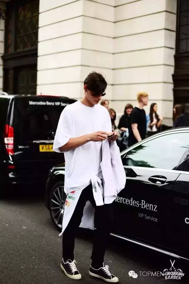 管你花枝招展，我却独爱黑白