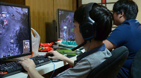 lol职业选手鼠标,lol职业选手操作键盘鼠标视频