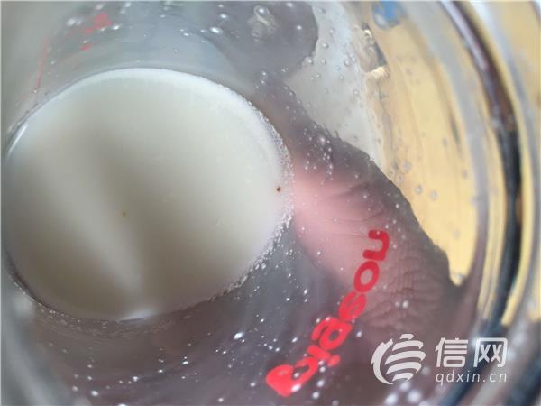 宝宝喝雅培奶粉不长肉,奶粉中的焦糖颗粒颜色