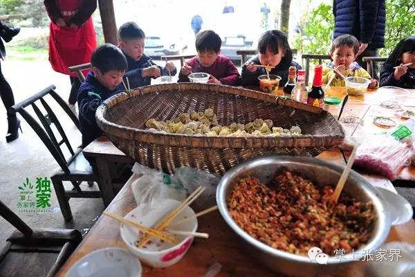 钓了8小时鱼塘老板哭了,黑坑老板被钓鱼人打崩溃