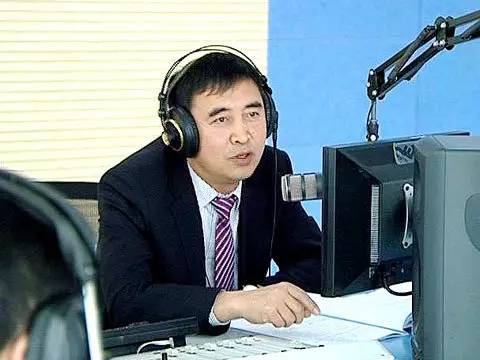 关注黑网吧怎么处理、黑户口怎么办?来看县长郑维江作客市广播电台“政风行风热线”回应关切解答热点