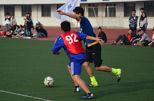 足球装b,足球装球