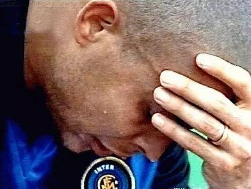 足球那些让你意难平的瞬间,足球中令人伤心的瞬间