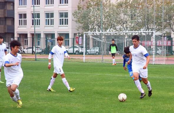 足球装b,足球装球