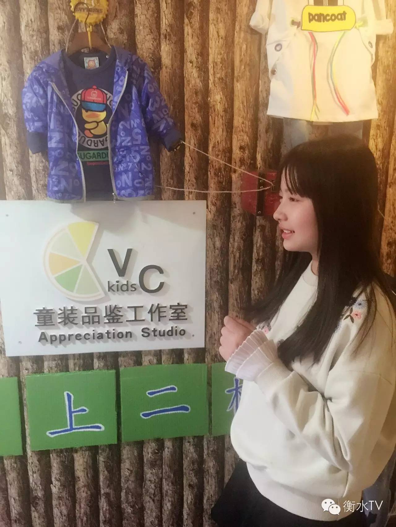 衡水10岁顾客酷似Angelababy，3·15惊现一韩国童装店，店长惊呼不要太像打折送衣～