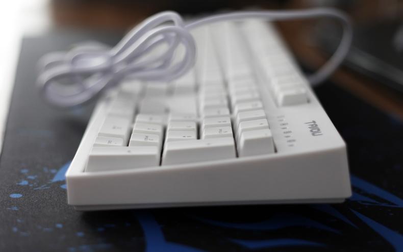 外设也要有“钛度”，召唤师白色茶轴机械键盘评测