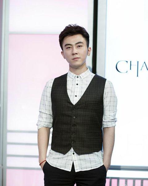 韦神四倍压枪秀了一堆,韦神4秒豪取四杀