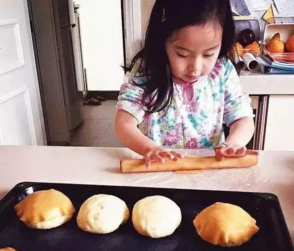 她比邓文迪更甄嬛，嫁大29岁重病富商，从狗仔逆袭为香港女首富