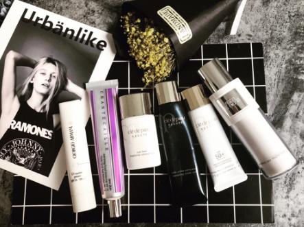 cpb隔离跟麦吉丽隔离哪个好,cpb隔离经典款和滋润版是一款吗