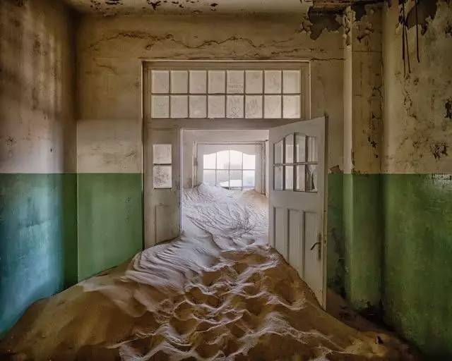 纳米比亚暗夜保护区,世界尽头与冷酷仙境是谁写的