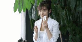 国庆要去浪？周冬雨刘亦菲等女星开包，10件单品斗赢票圈不会输