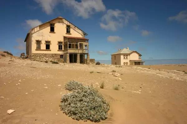 纳米比亚暗夜保护区,世界尽头与冷酷仙境是谁写的