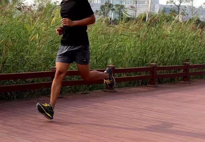 秋冬跑步鞋排行榜,北面跑步鞋是巅峰系列嘛