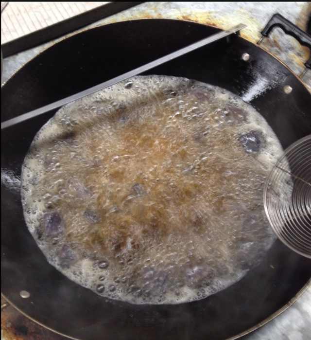 一个女孩子摆摊历程,一个女人摆摊卖臭豆腐