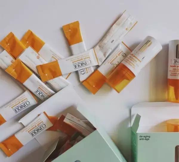 杨幂同款透明大蝴蝶手机壳好用吗,杨幂旅游攻略收纳旅行箱