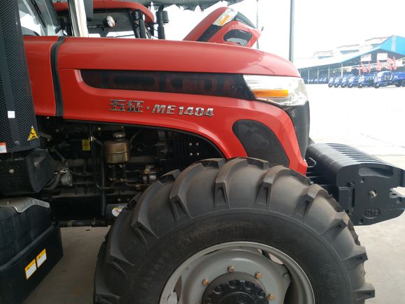 不到100万440马力的拖拉机,1404拖拉机什么配置