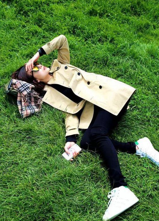 穿累了高跟鞋，来试试大衣的新搭档