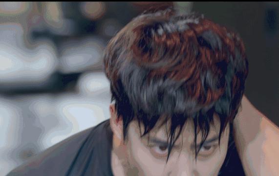 mike帅气腹肌,mike露腹肌