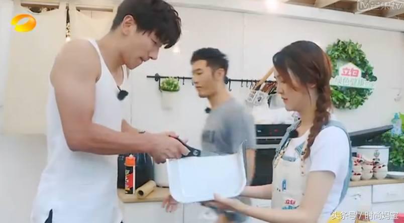 周冬雨烤花甲羊排,周冬雨烤牛排