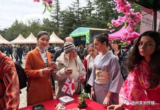 百年前的茶师在上帝的后花园种下茶籽,今日带着龙井香荣归故里