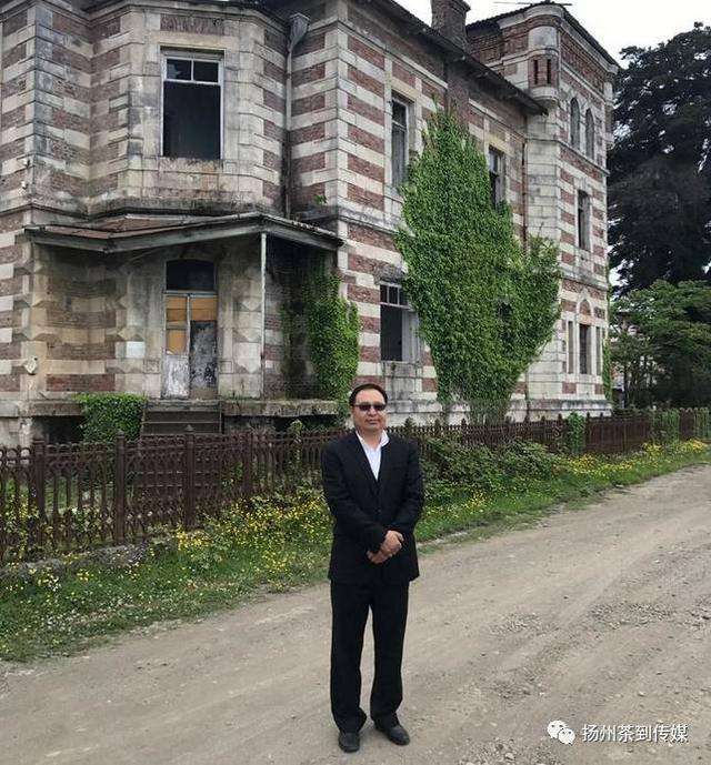 百年前的茶师在上帝的后花园种下茶籽,今日带着龙井香荣归故里