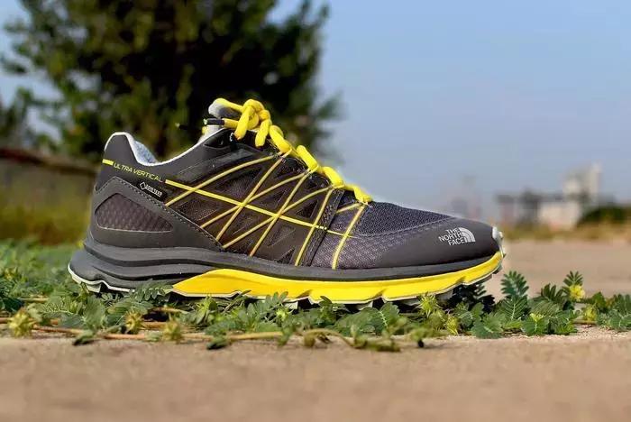 秋冬跑步鞋排行榜,北面跑步鞋是巅峰系列嘛