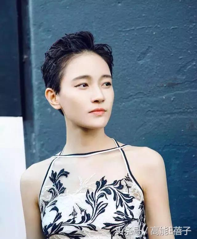 国庆要去浪？周冬雨刘亦菲等女星开包，10件单品斗赢票圈不会输