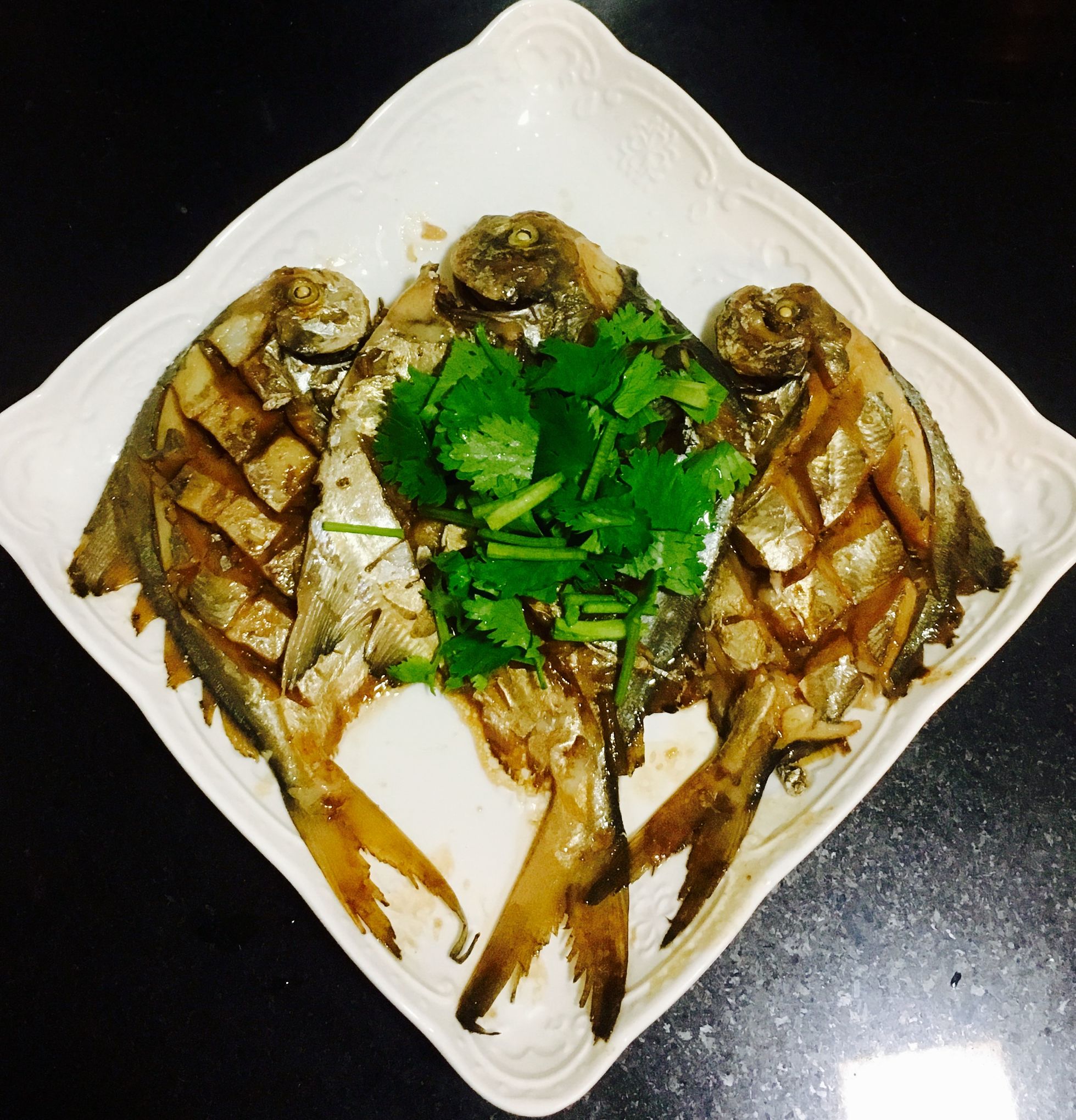 家常菜红烧鲳鱼简单入味,红烧鲳鱼的最佳吃法和做法