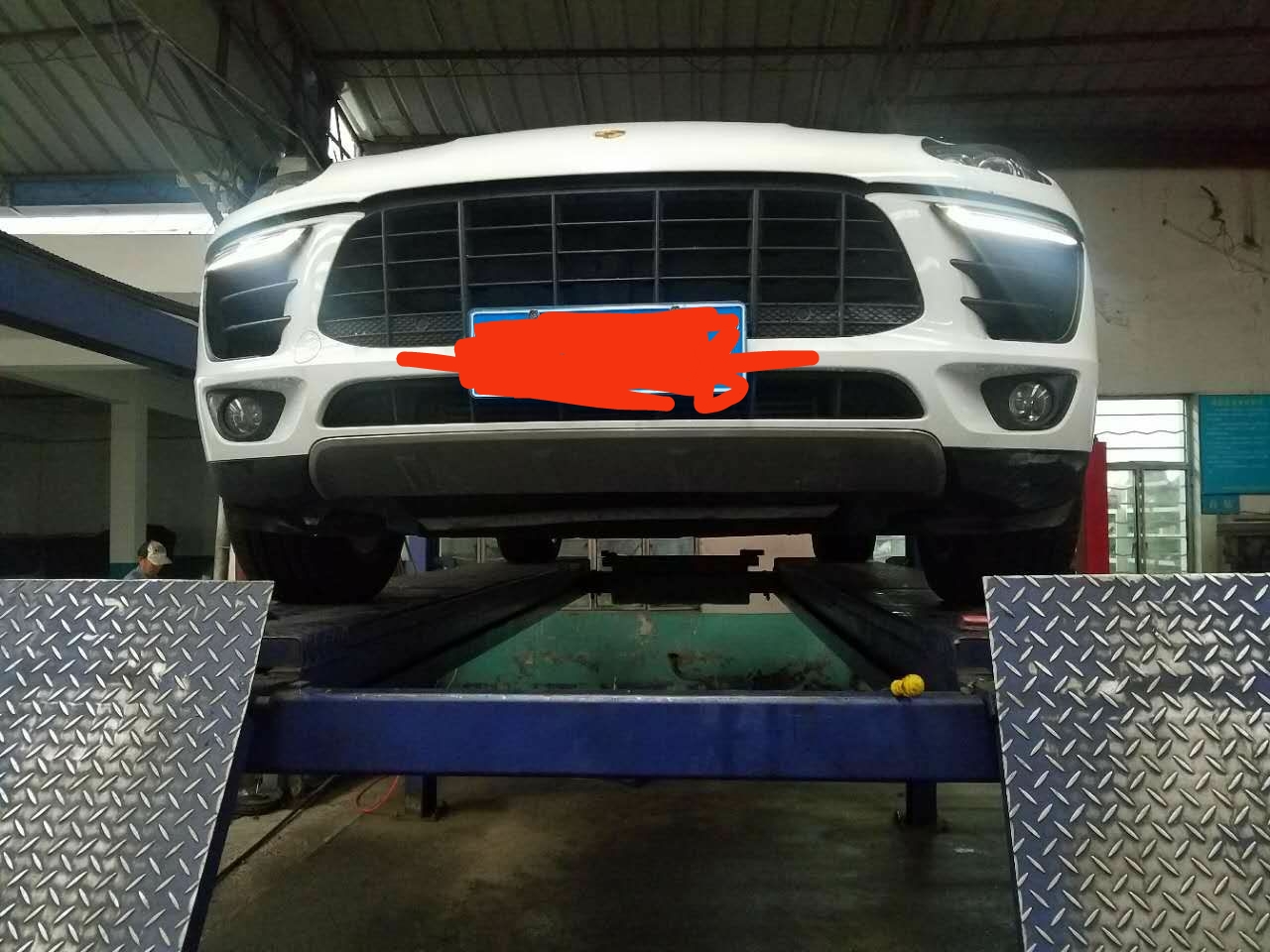 宁波保时捷翻车,宁波保时捷卡宴全损