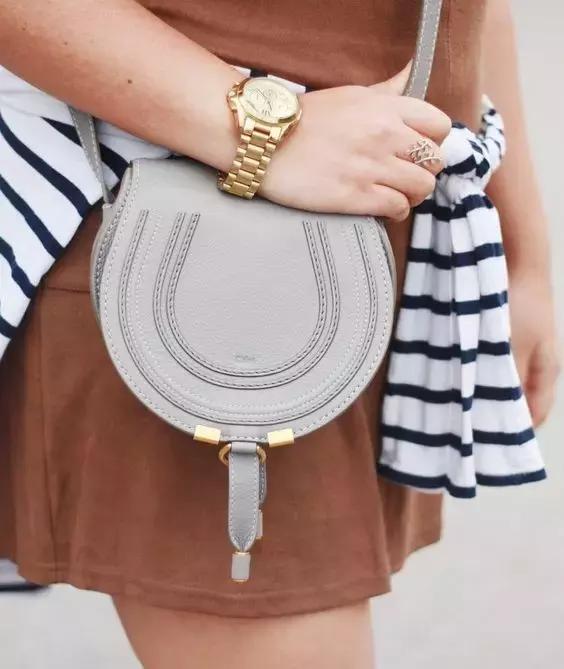 高圆圆背的小众包包,高圆圆同款刺绣包大号还是中号