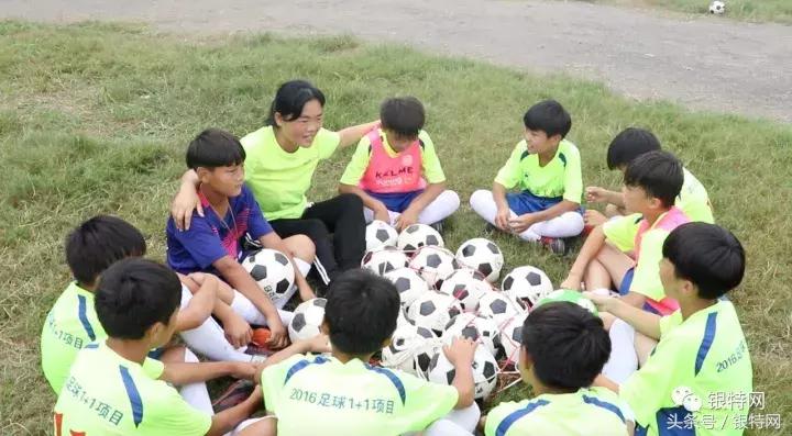银特网——阜阳这名老师为什么全校师生都喊她“足球妈妈”