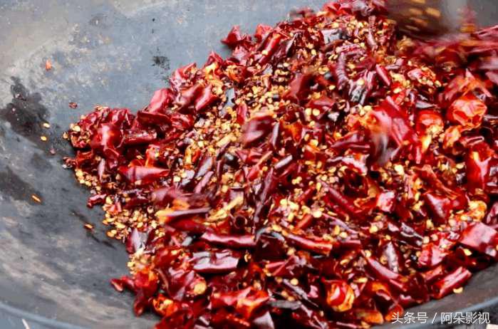 湖南的素炒辣椒的做法,秦巴奶奶炒辣椒